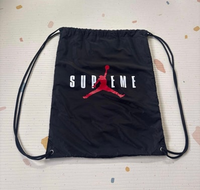 Supreme x Jordan Drawstring Bag "Black"