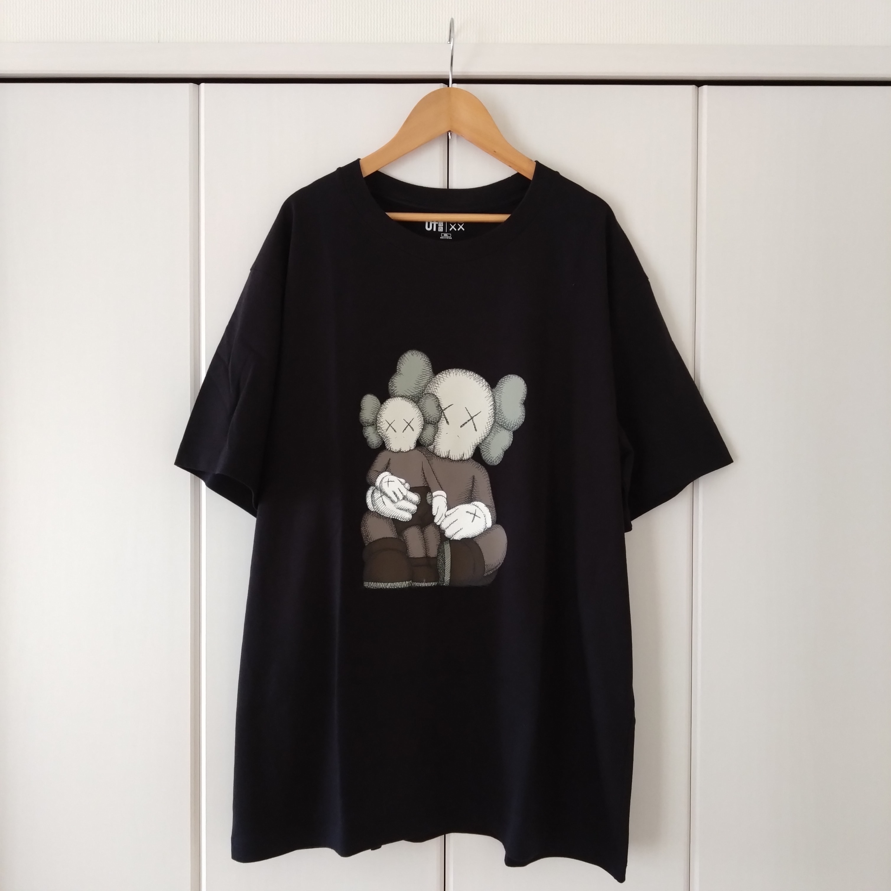 Uniqlo x KAWS Tee 03 "Black"