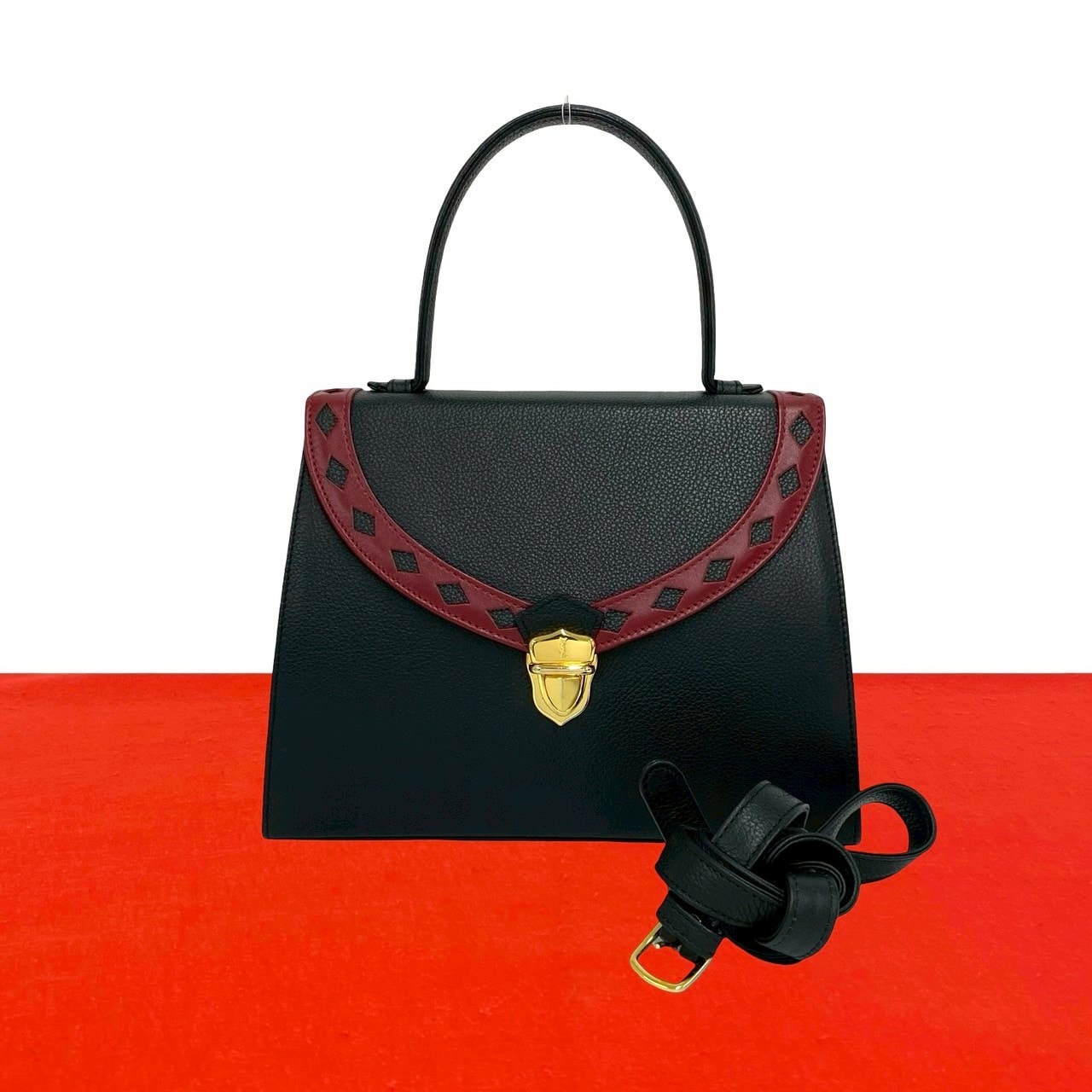 YVES SAINT LAURENT イヴ・サンローラン カットアウト レザー YSL ロゴ 金具 レザー ショルダーバッグ ブラック
 35722