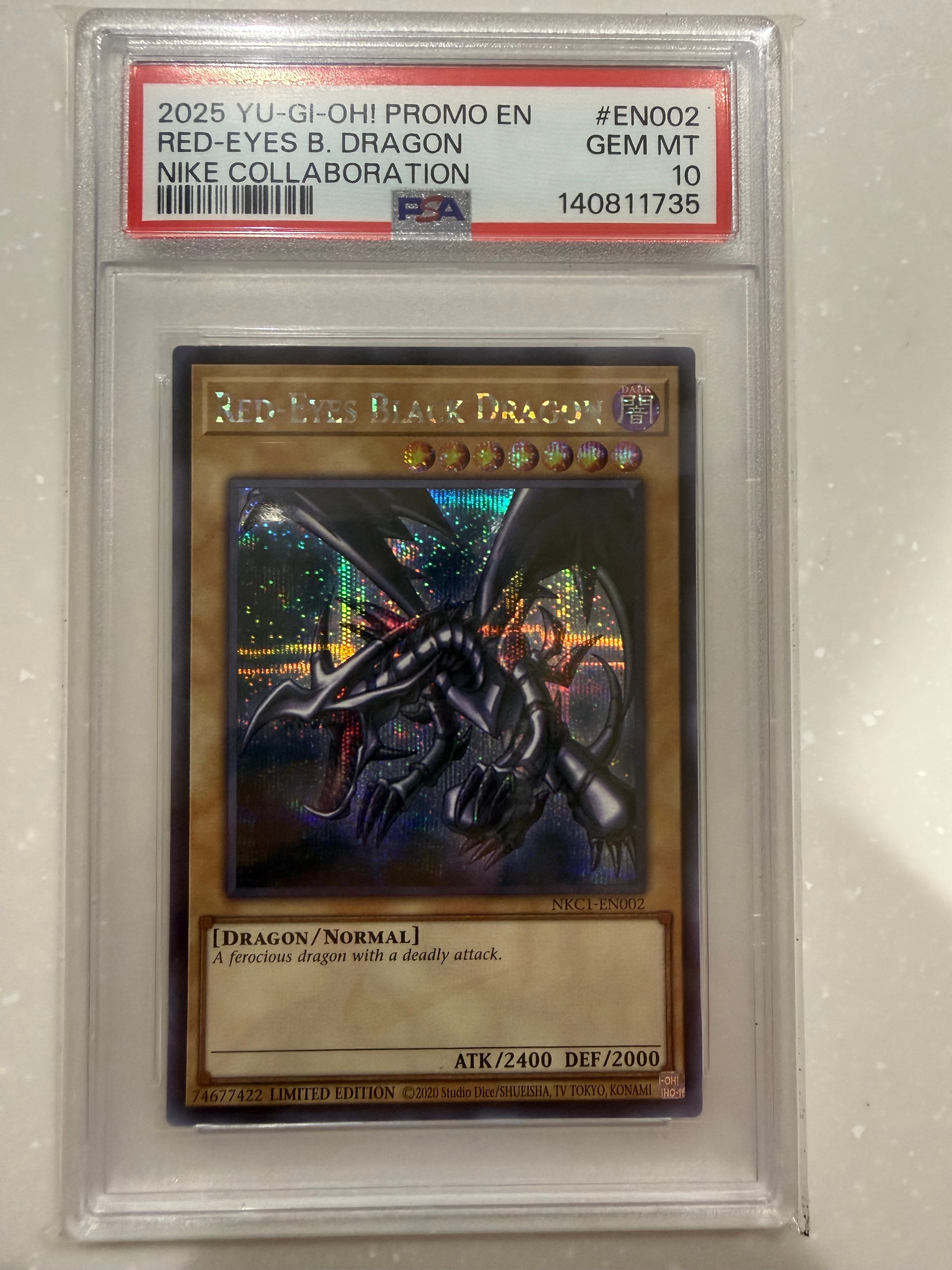 真紅眼の黒竜 SE [NKC1-EN002](遊戯王 x ナイキ エアーマックス 95 QS エアーマッスル House of Duel - 童実野町決闘遊戯館 限定プロモ) 