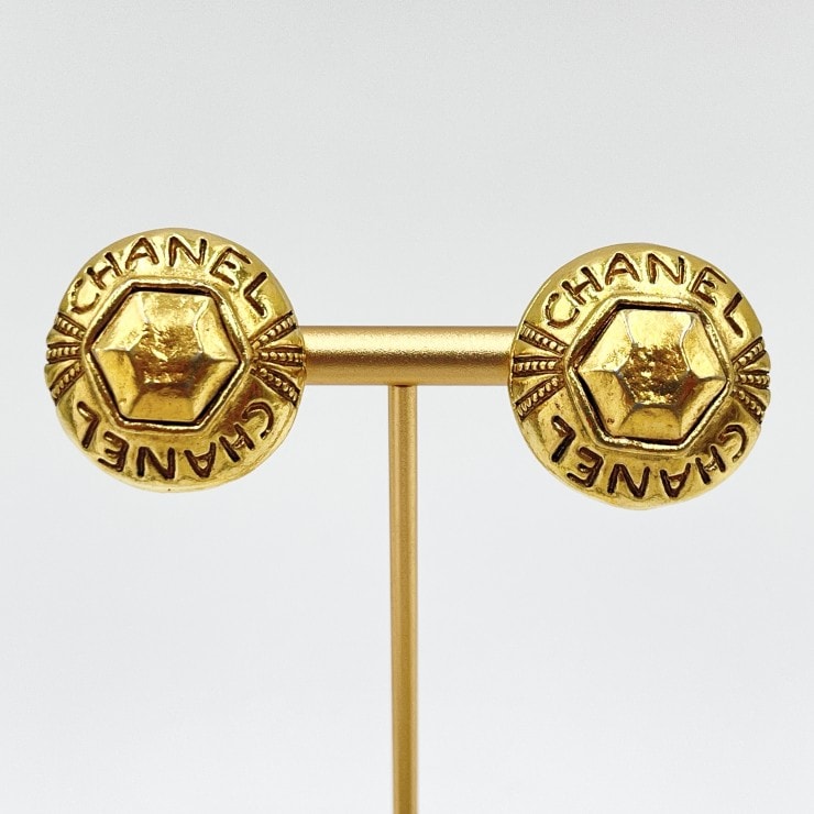 CHANEL(シャネル) ヴィンテージ ロゴ ラウンド イヤリング ゴールドカラー レディース 【中古】