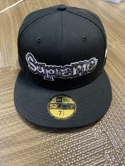 Supreme Gonz Logo New Era® "Black"