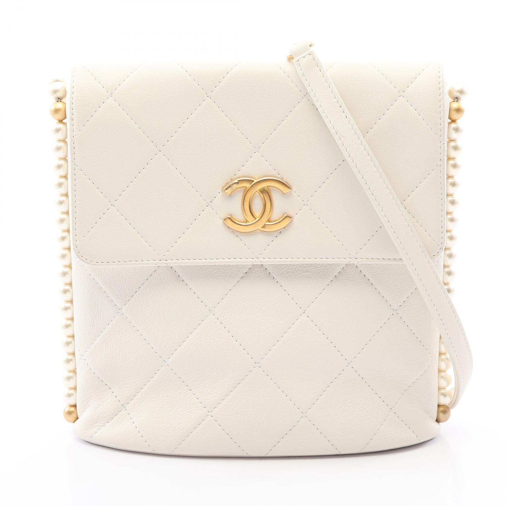 シャネル CHANEL マトラッセ フェイクパール ショルダーバッグ バッグ レザー レディース ホワイト系 【中古】