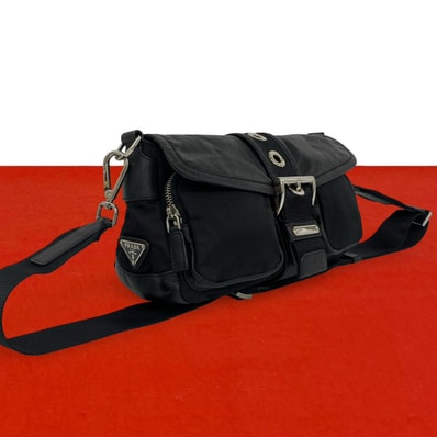 PRADA プラダ 三角 ロゴ 金具 ナイロン レザー ショルダーバッグ ブラック
27853