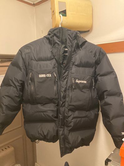 Supreme GORE-TEX 700-Fill Down Parka "Black"
