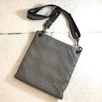ボッテガヴェネタ ショルダーバッグ イントレチャート メンズ
