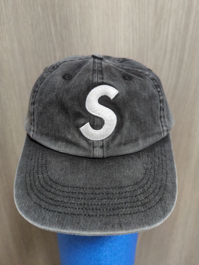 Supreme Pigment Print S Logo 6-Panel "Black"