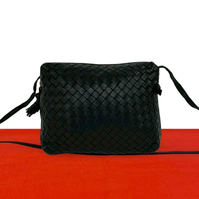 BOTTEGA VENETA ボッテガヴェネタ イントレチャート レザー ショルダーバッグ ブラック
21881
