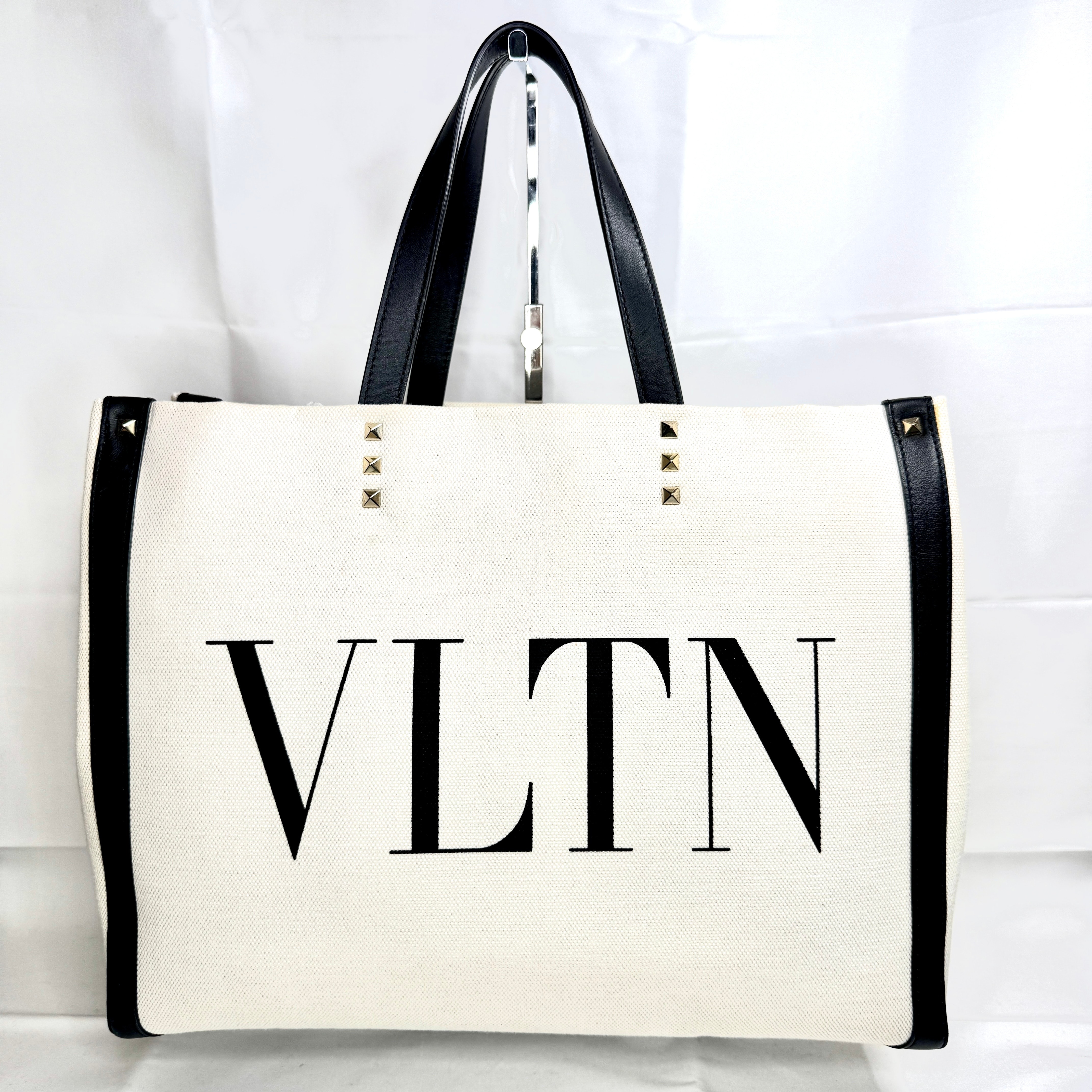 ヴァレンチノ VLTNロゴ キャンバス トートバッグ "アイボリー"