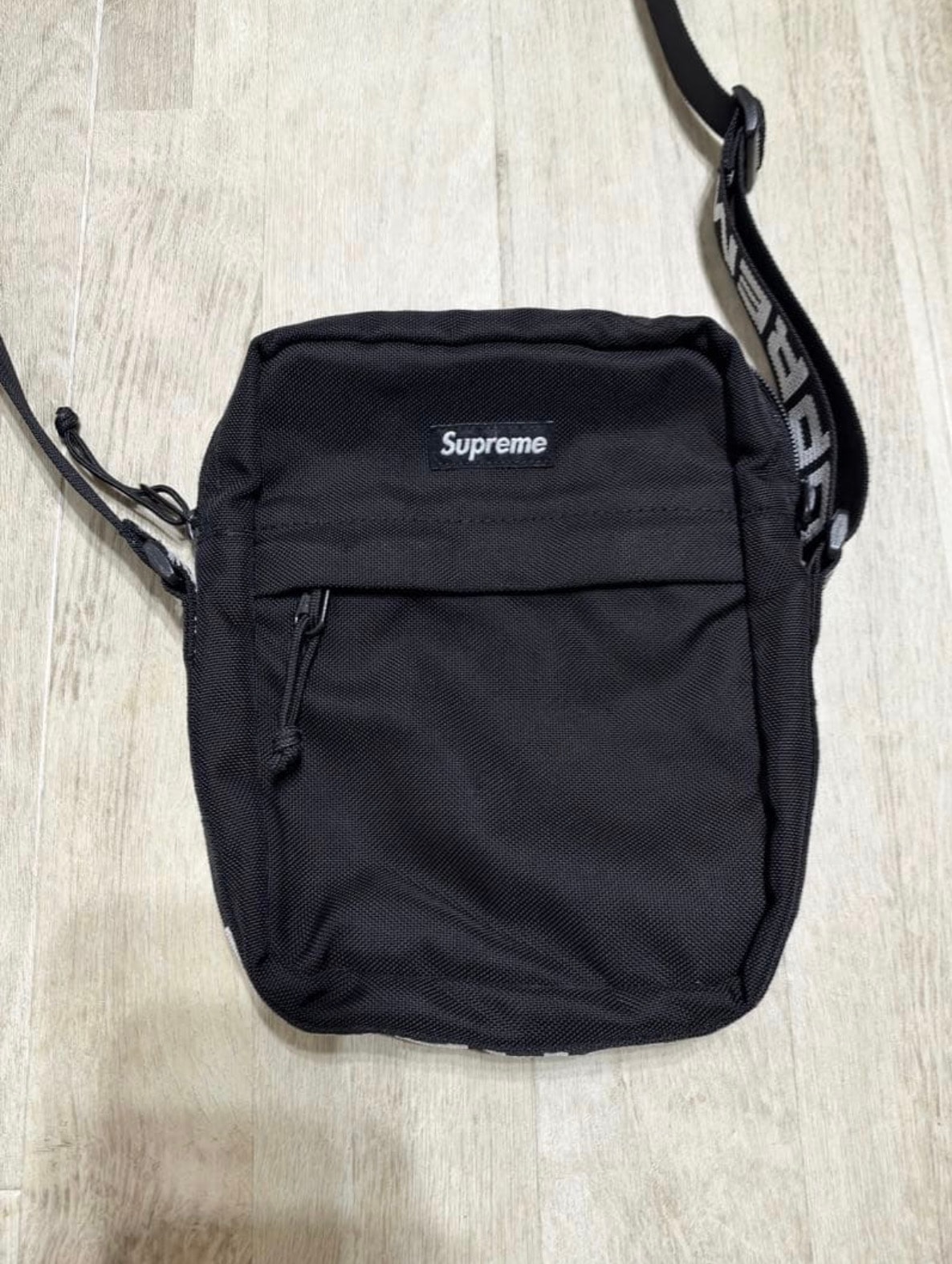 Supreme 18SS Shoulder Bag "Black"