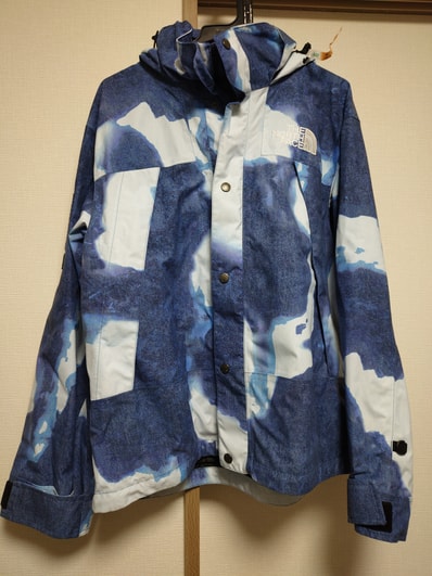 Supreme x The North Face Bleached Denim Print Mountain Jacket "Indigo"
