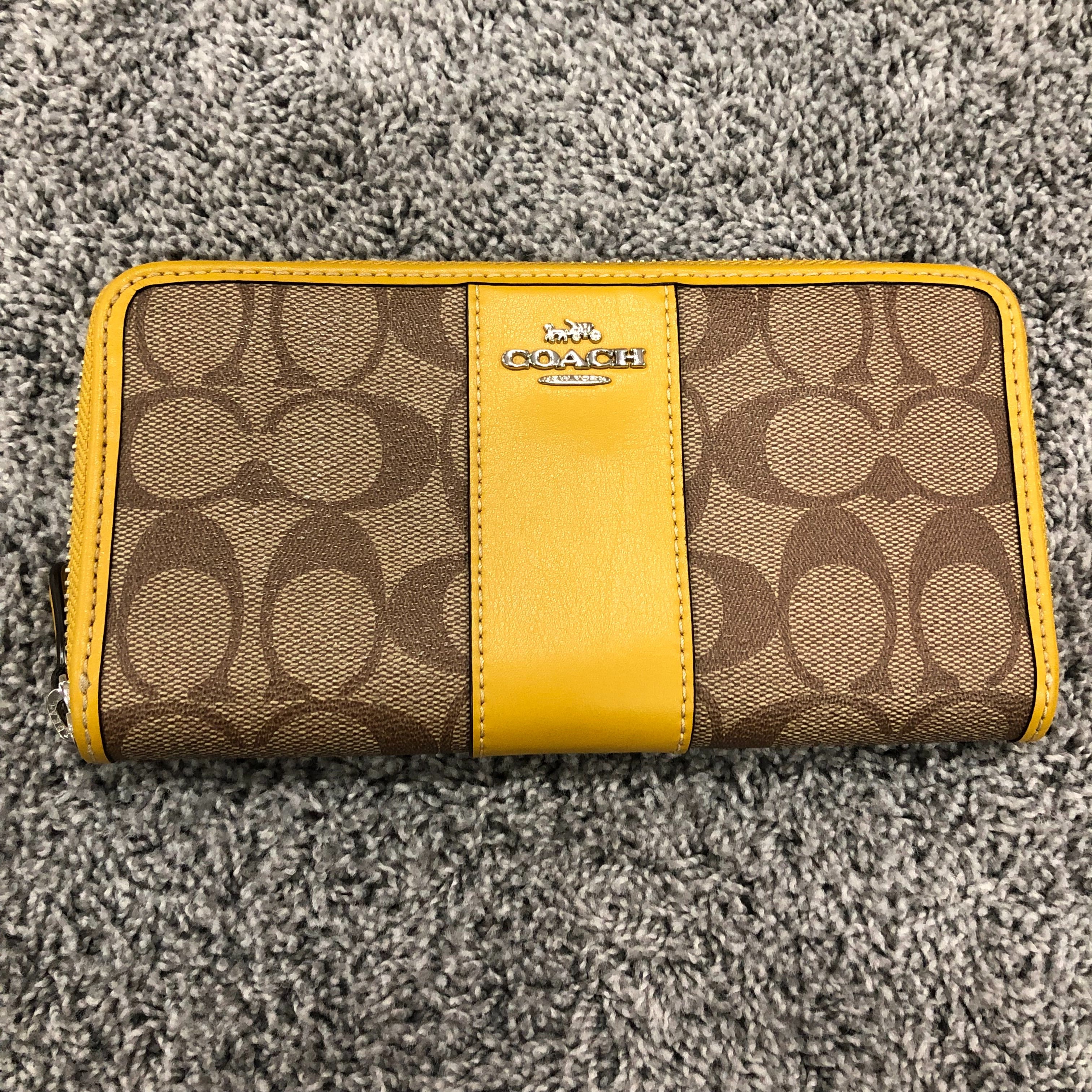 コーチ シグネチャー ラウンド財布 F54630