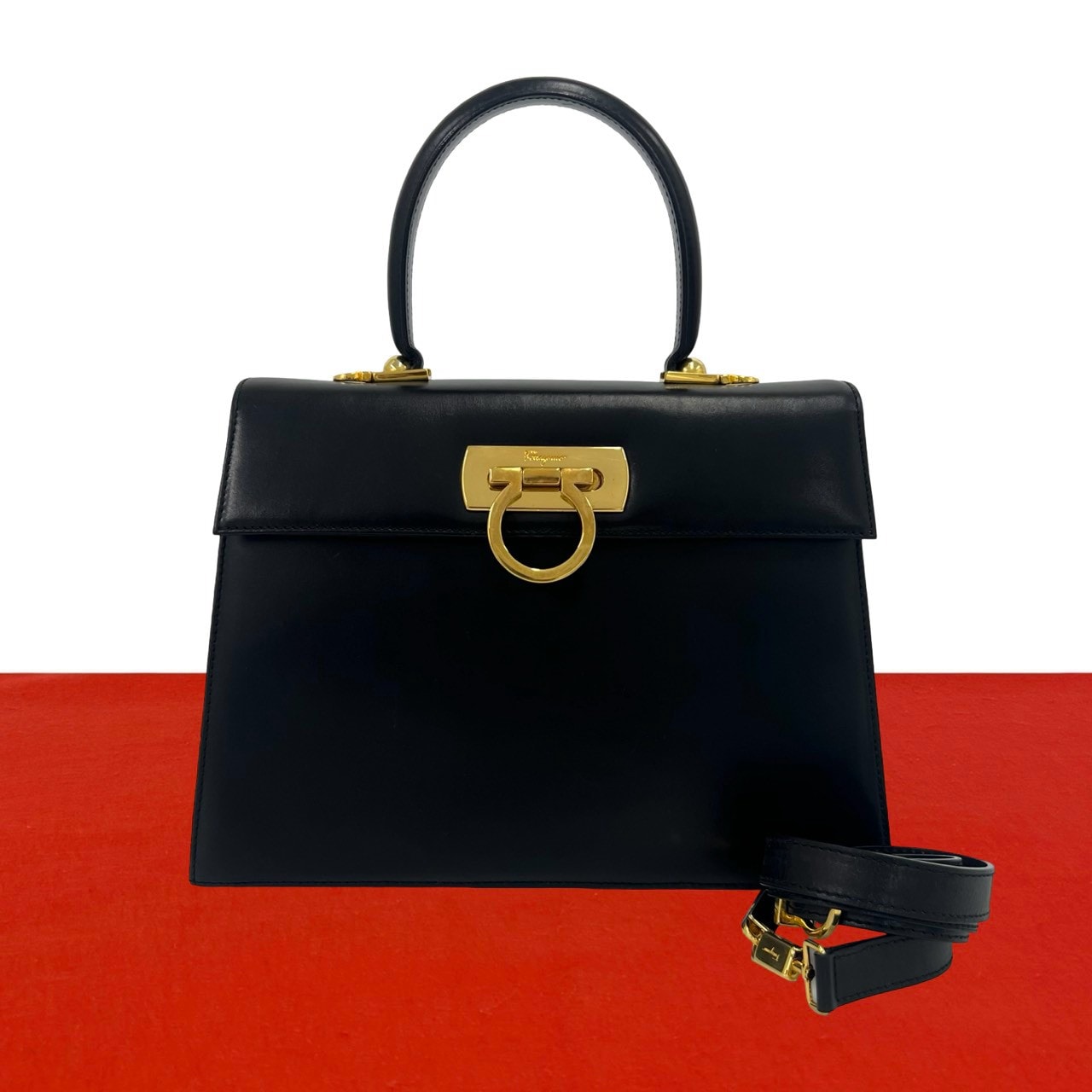 Salvatore Ferragamo サルヴァトーレフェラガモ ガンチーニ 金具 カーフ ショルダーバッグ ブラック
 46378