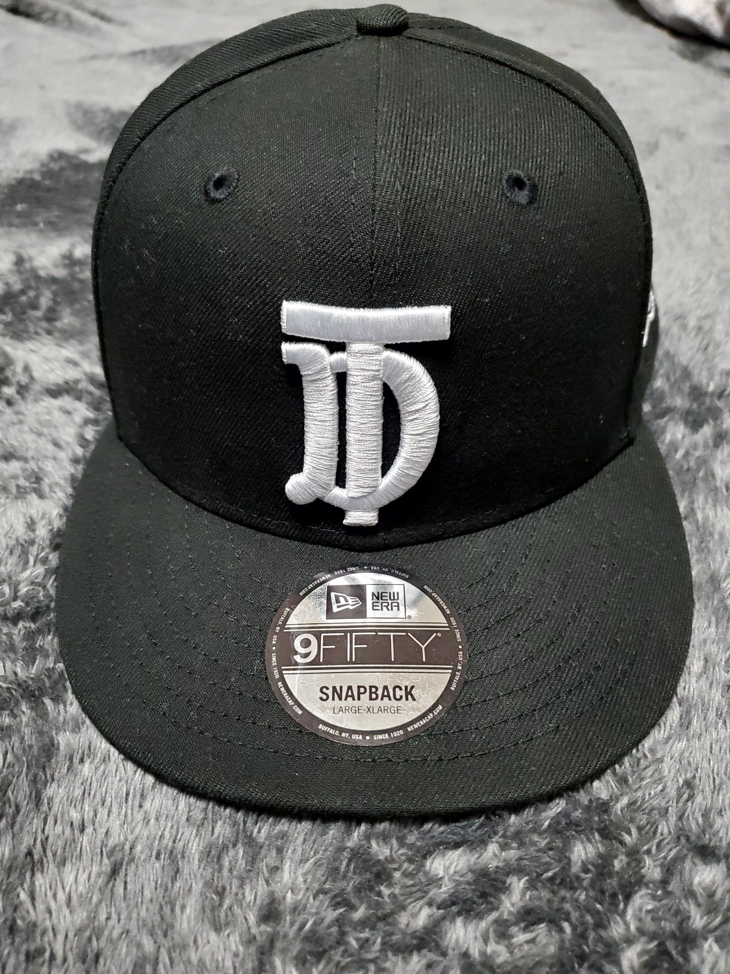 9Fifty DOWNTOWN x New Era Initial Logo "Black"