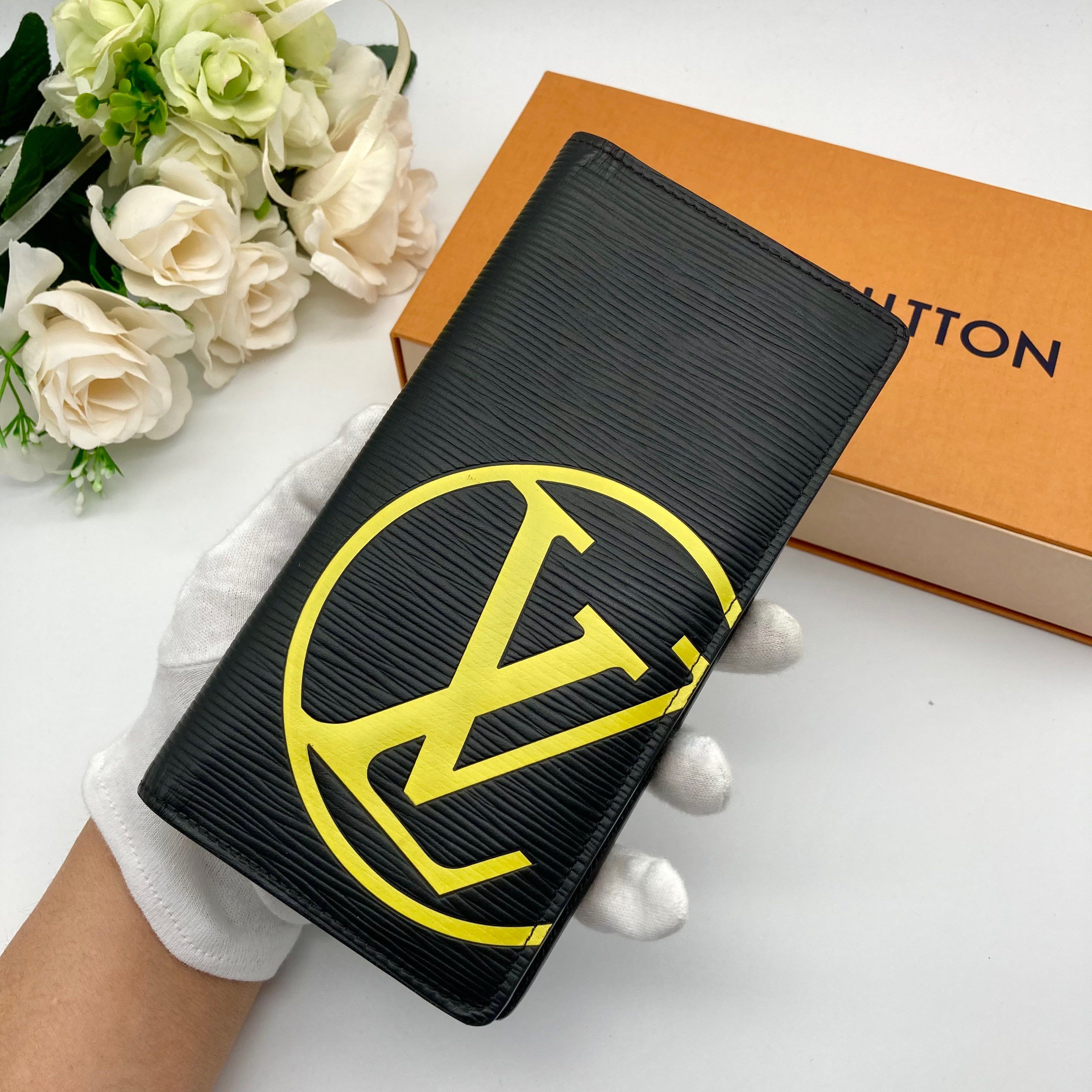 Louis Vuitton Epi Portefeuille Brazza LV Circle