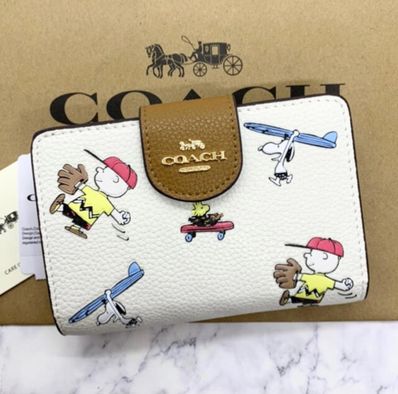 コーチ 二つ折り ピーナッツ コラボ スヌーピー 財布 アウトレット