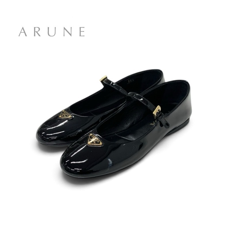 プラダ PRADA フラットシューズ 靴 シューズ パテント ブラック 黒 ゴールド 未使用 トライアングルロゴ ストラップ バレリーナ