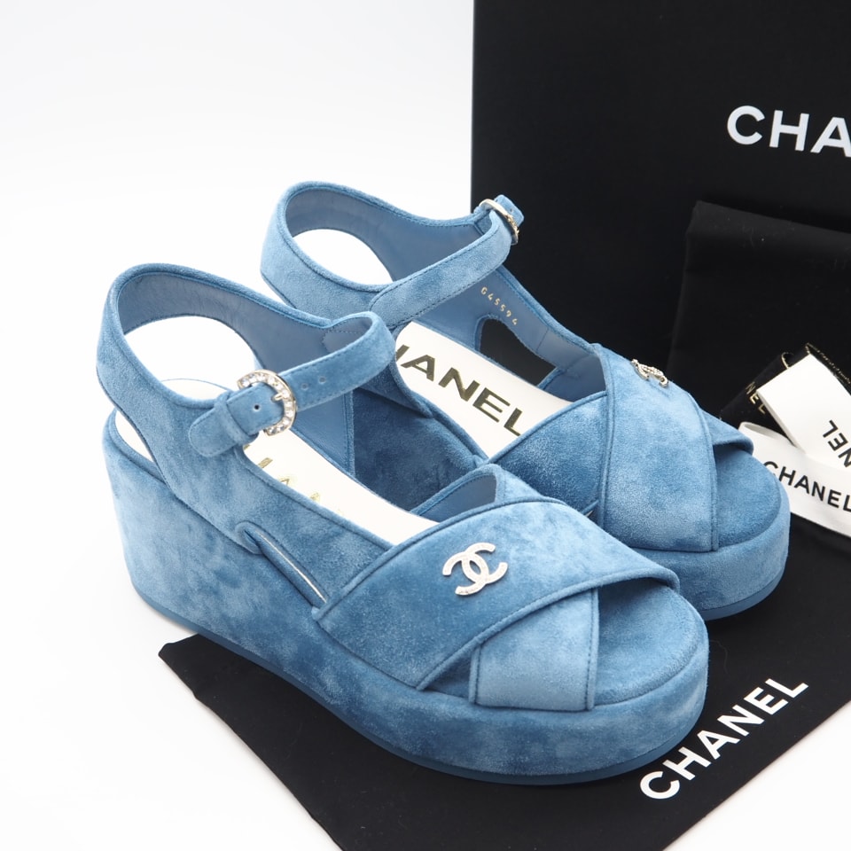 未使用 CHANEL シャネル シャネル ココマーク ビジュー ウェッジソールサンダル 23 G45594 サンダル ブルー スウェード レディース
