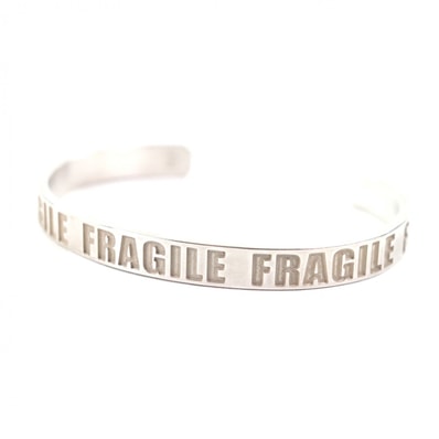 美品 メゾンマルジェラ11 バングル FRAGILE シルバー メンズ