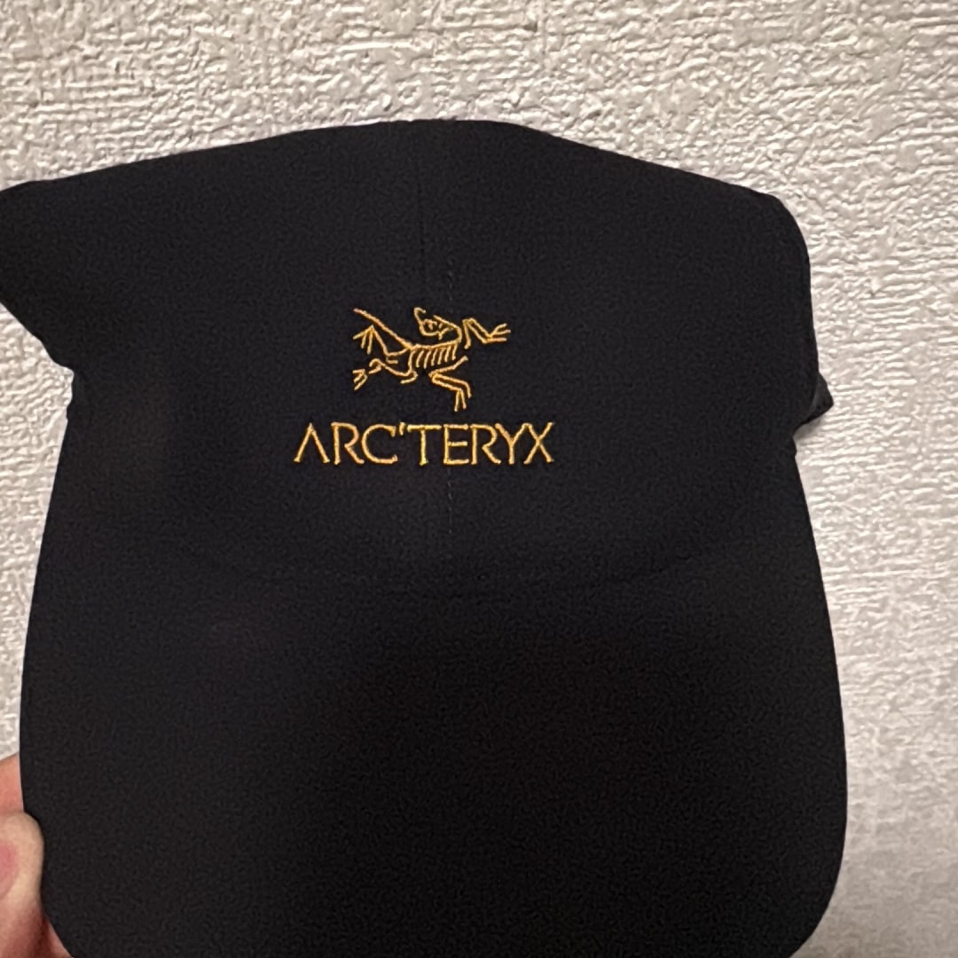 ARC'TERYX Bird Word Cap "24K Black"