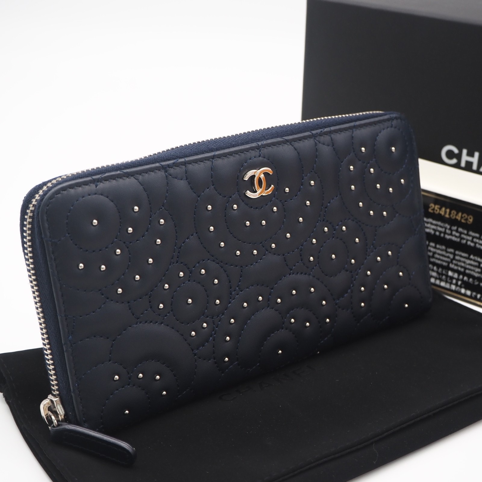 極美品 CHANEL シャネル カメリア ラウンドファスナー長財布 A82281 長財布 ネイビー ラムスキン レディース