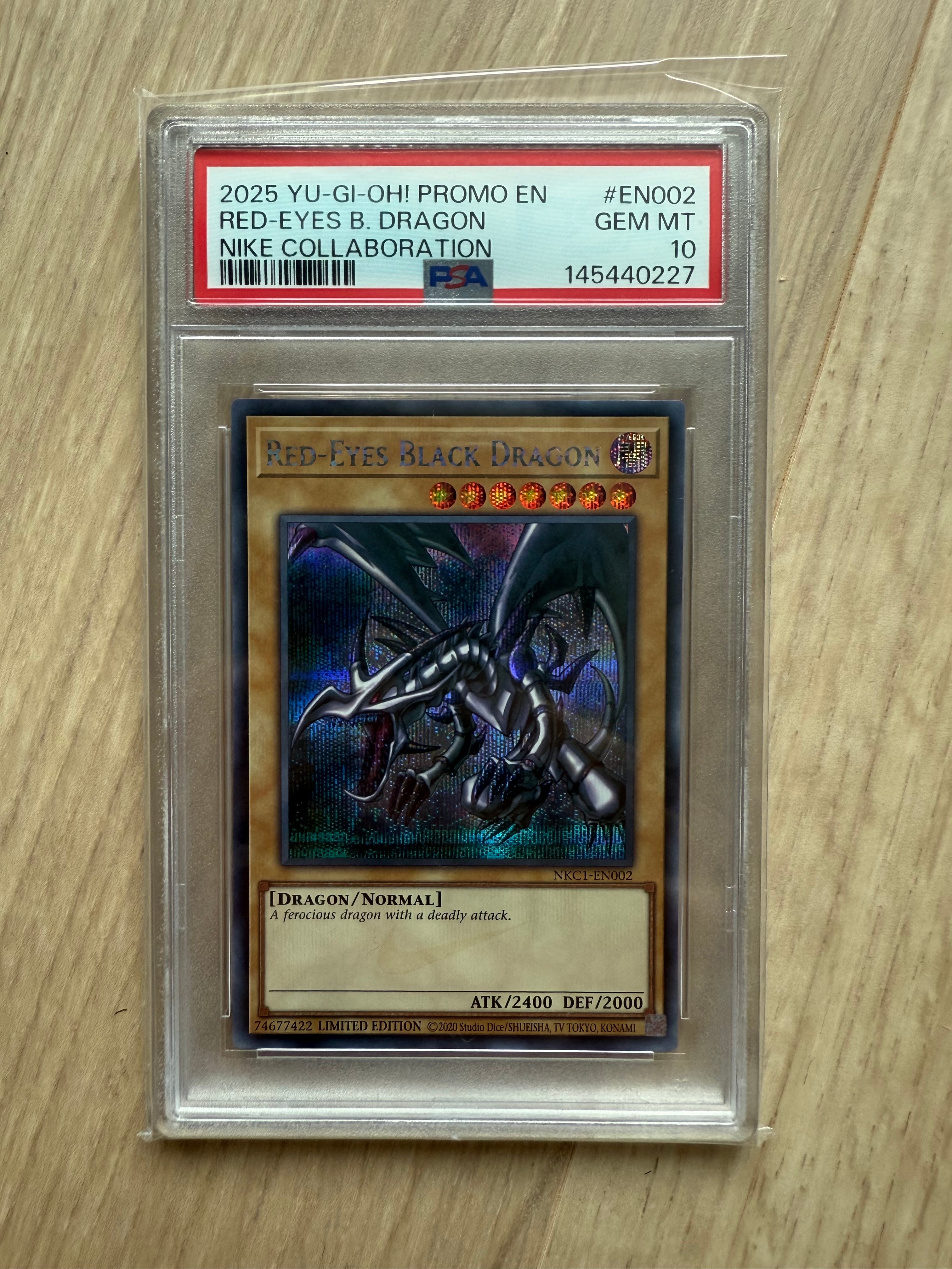 真紅眼の黒竜 SE [NKC1-EN002](遊戯王 x ナイキ エアーマックス 95 QS エアーマッスル House of Duel - 童実野町決闘遊戯館 限定プロモ) 