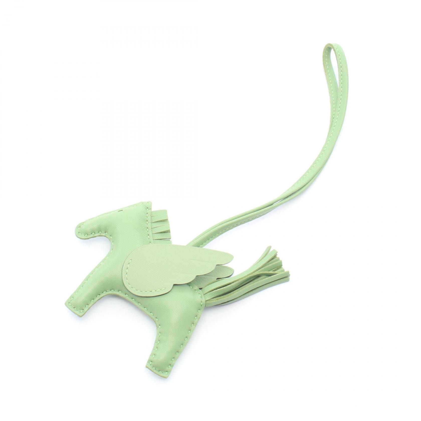 エルメス HERMES ロデオペガサスPM チャーム アクセサリー レザー アニョーミロ / ヴォースイフト アニョーミロ ヴェールクリケット B刻印(2023年製造) レディース グリーン系 【中古】