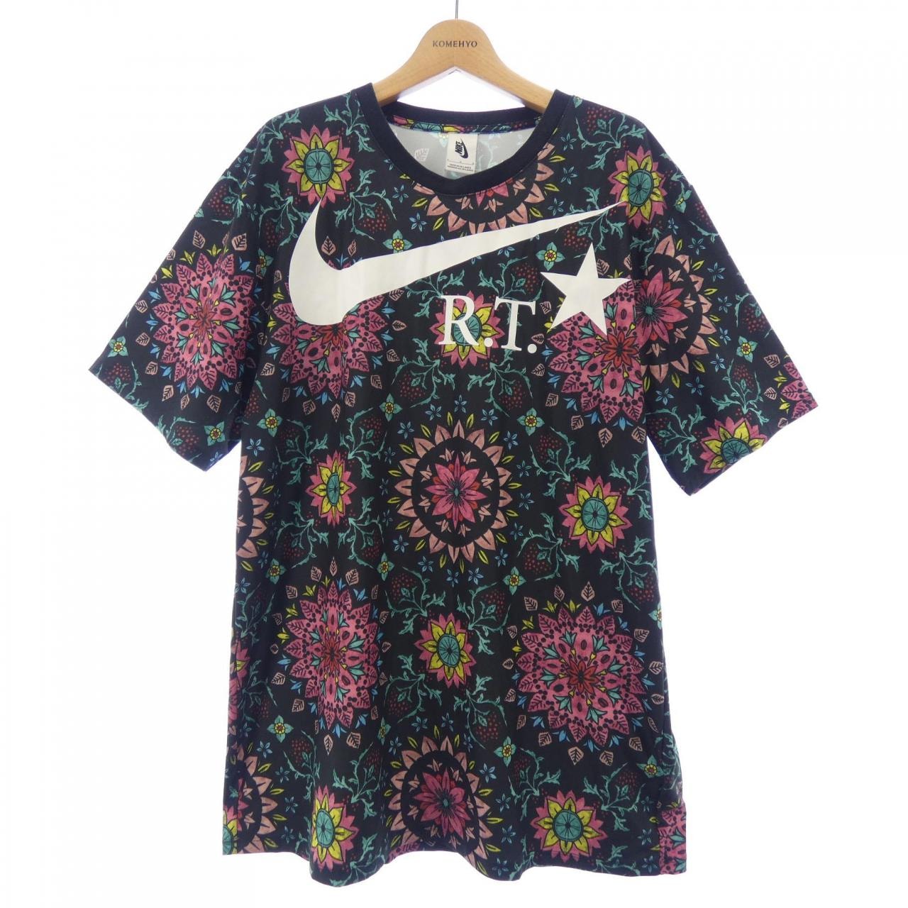 ナイキ NIKE 842639-010 Tシャツ