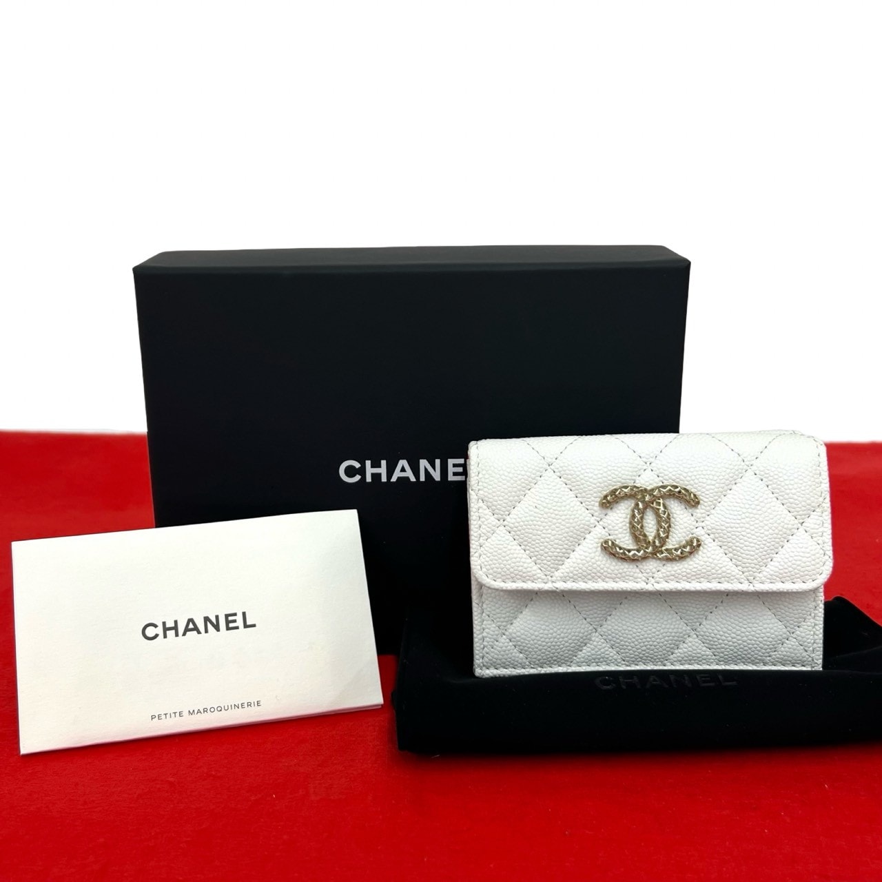 CHANEL シャネル マトラッセ ココマーク キャビアスキン 三つ折り財布 ホワイト
 54896