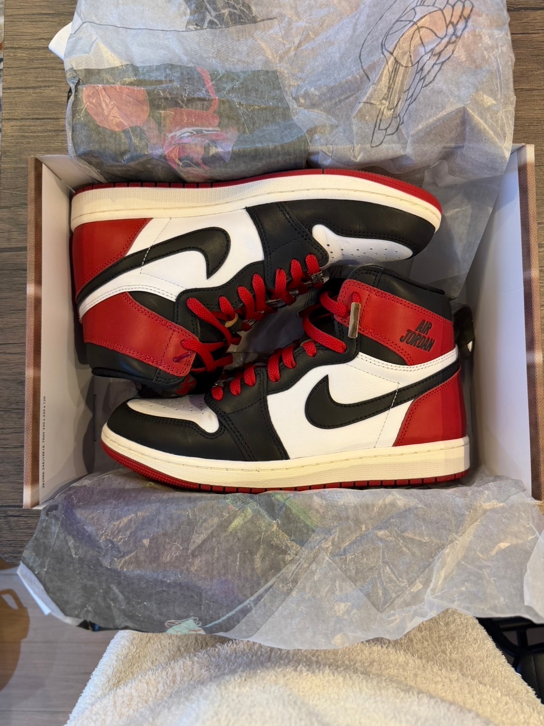 ナイキ エアジョーダン1 レトロ ハイ OG "ブラックトゥ リイマジンド"