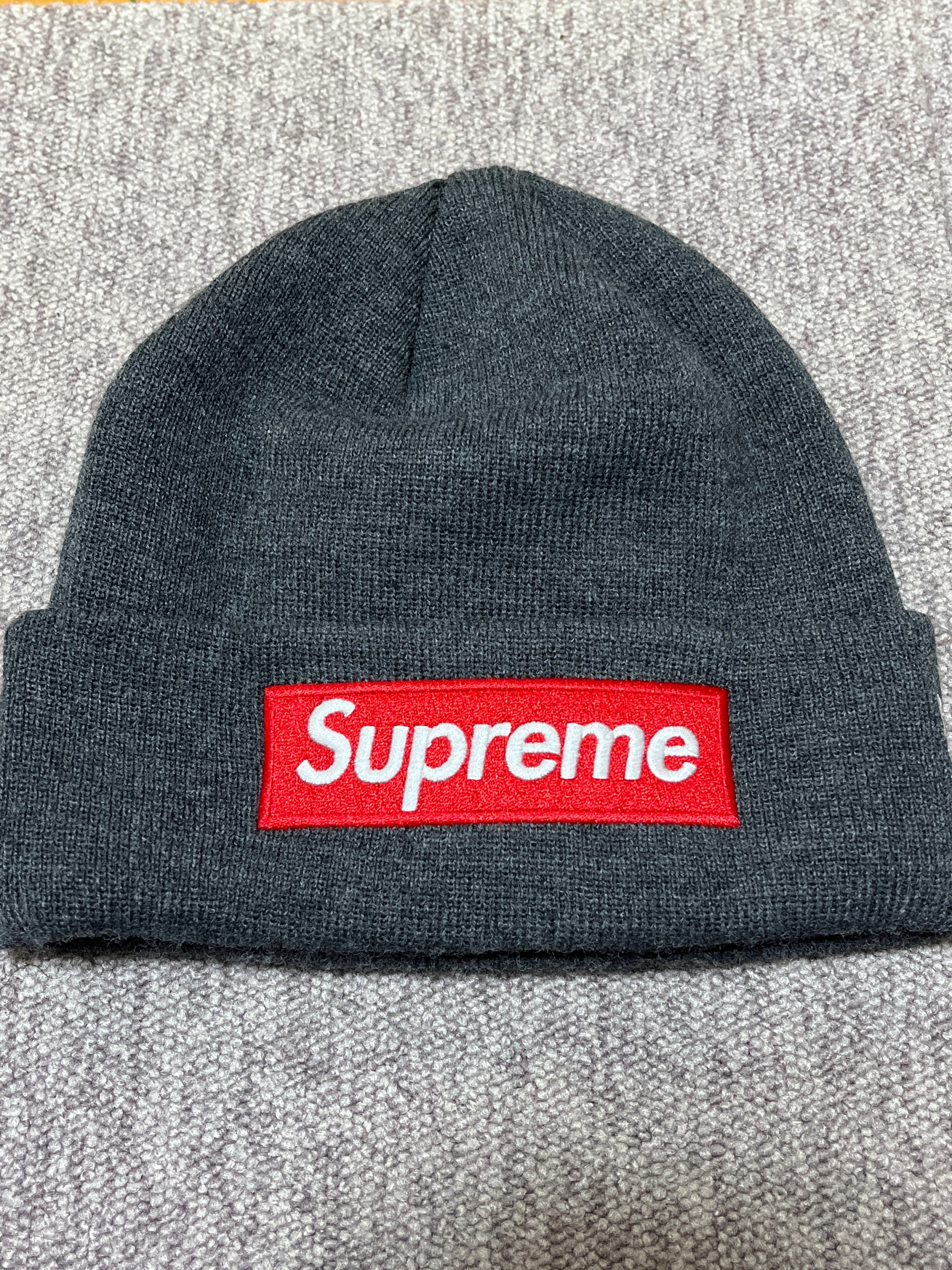 Supreme New Era® Box Logo Beanie "Charcoal" (21FW)