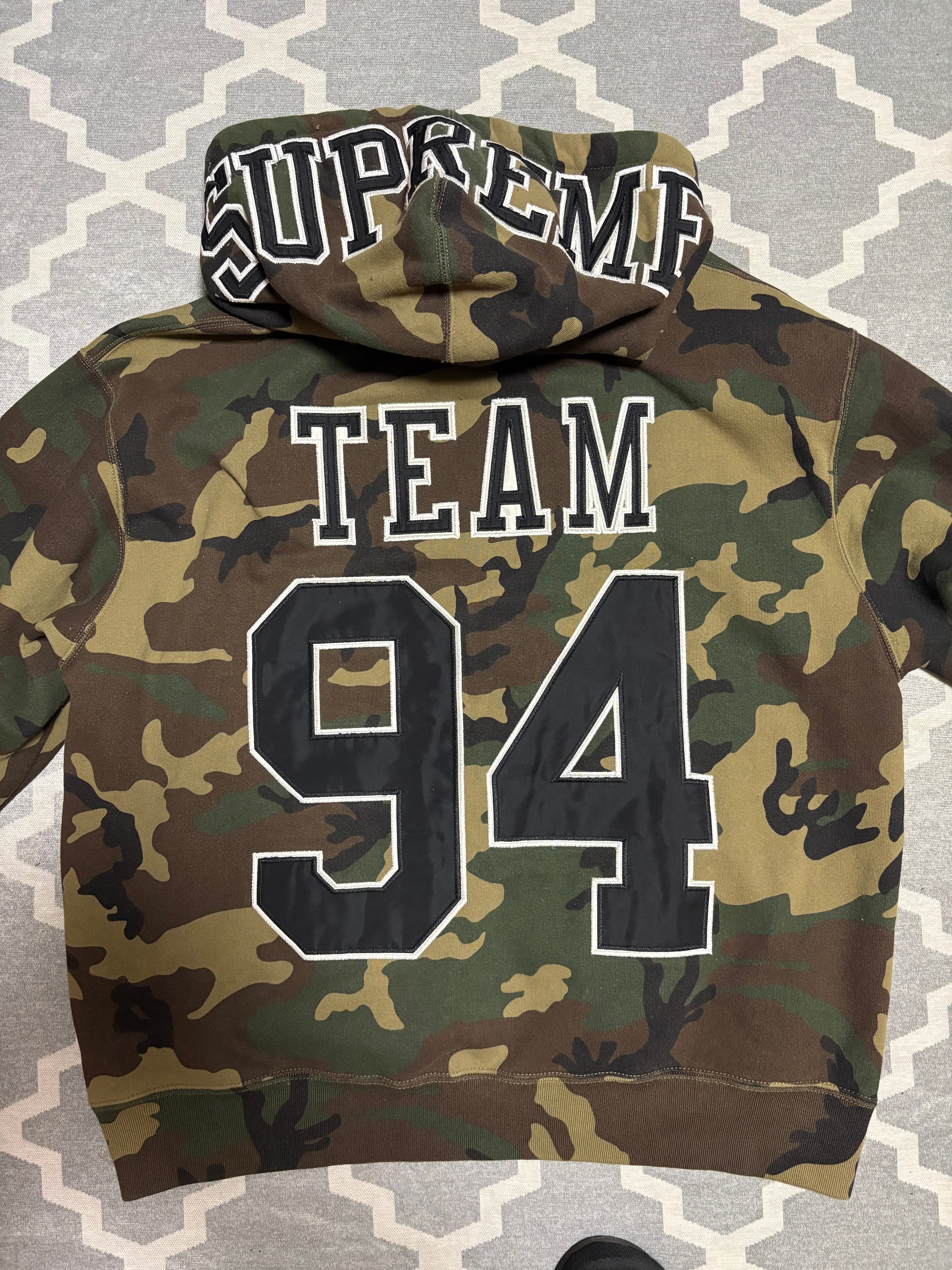 Supreme ダミアンハースト ジップアップ フーディー Supreme/Damien Hirst Zip Up Hooded Sweatshirt | Supreme 25ss