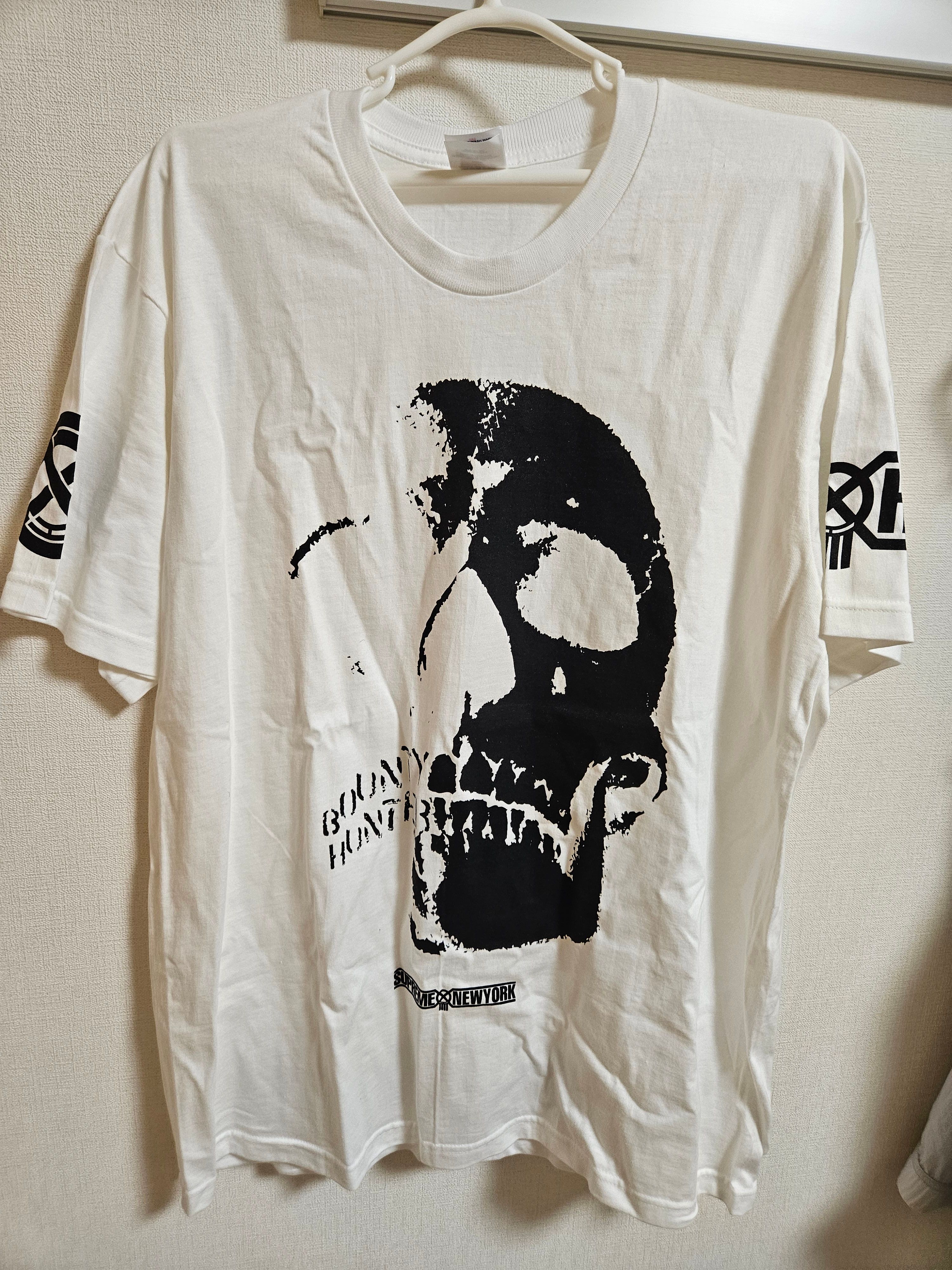 シュプリーム バウンティ ハンター スカール Tシャツ "ホワイト"