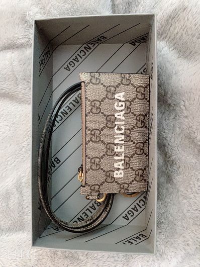 GUCCI x BALENCIAGA The Hacker Strap With Card Case "Beige/Ebony"