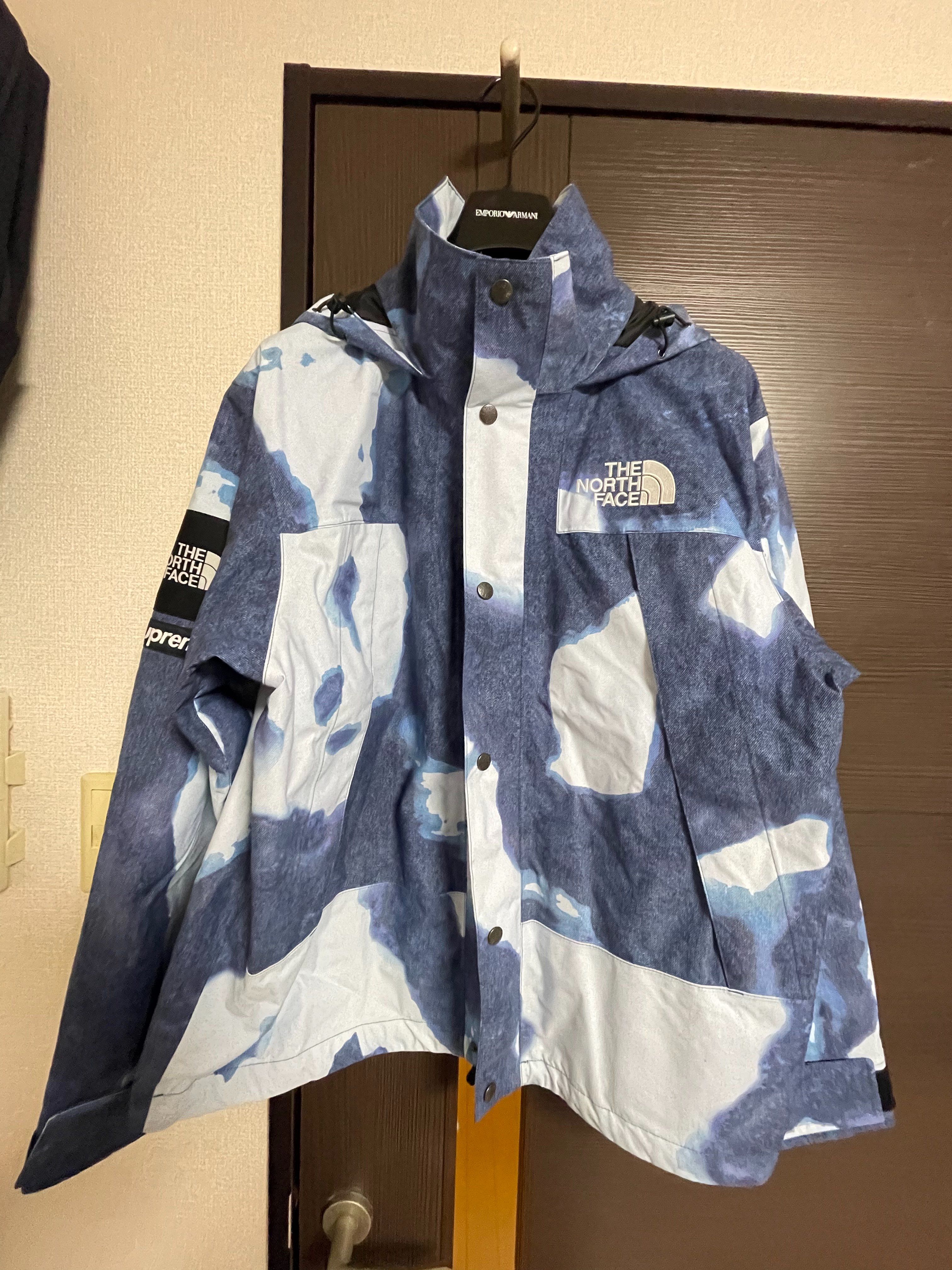 Supreme x The North Face Bleached Denim Print Mountain Jacket "Indigo"