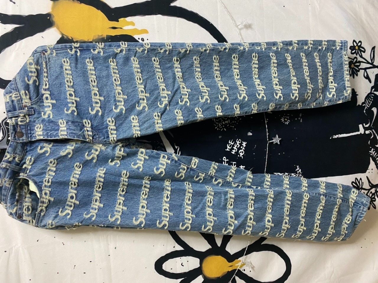 Supreme Frayed Logos Regular Jean "Blue"