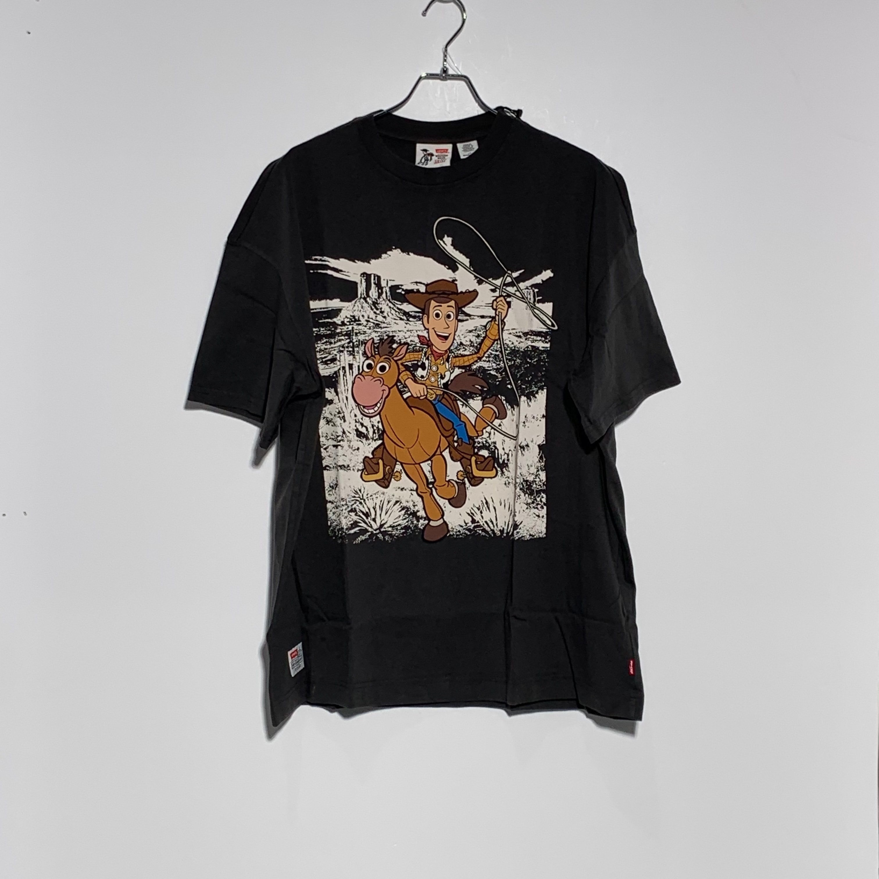 LEVI'S x Toy Story Boxy Tee - Woody "Black"