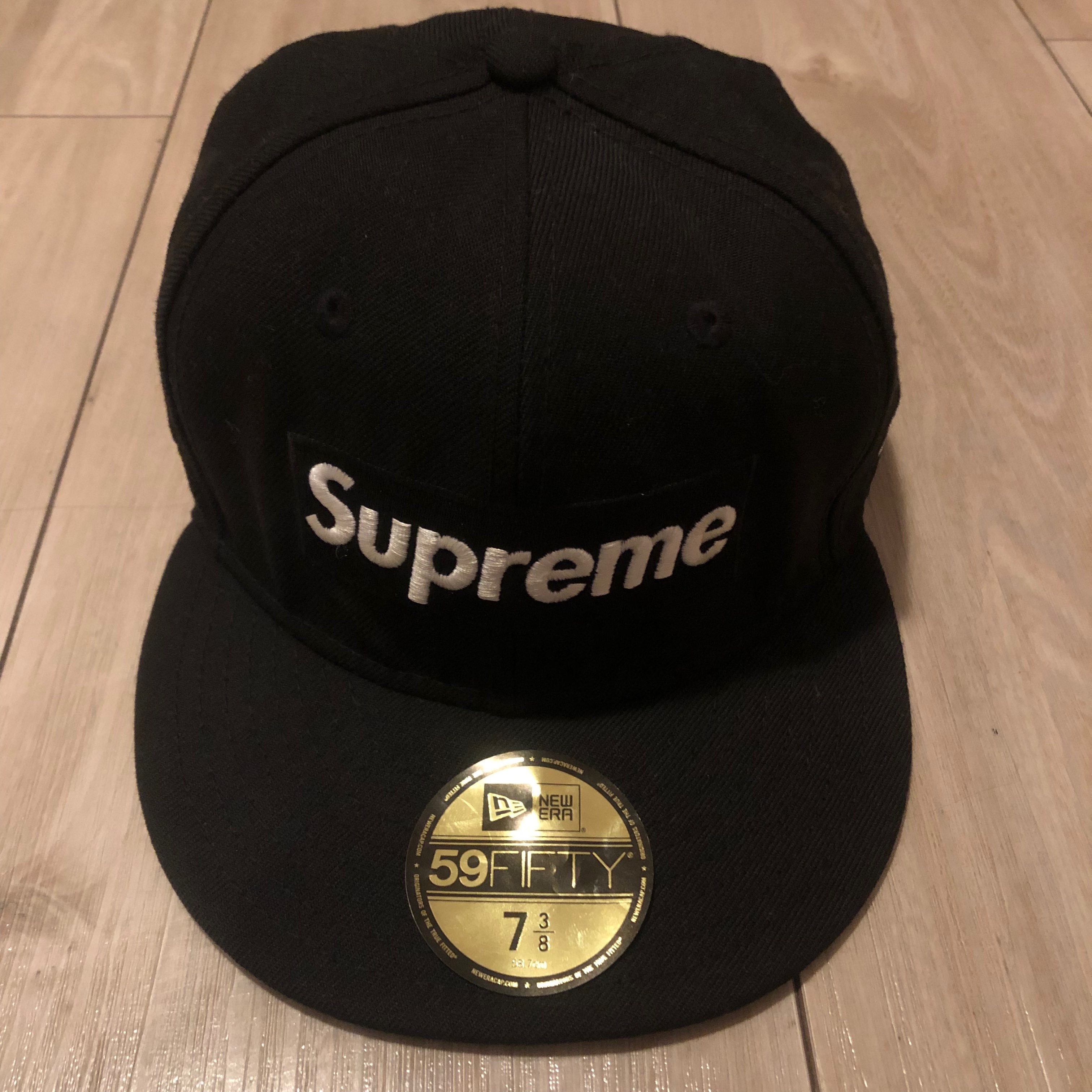 Supreme World Famous Box Logo New Era® "Black"