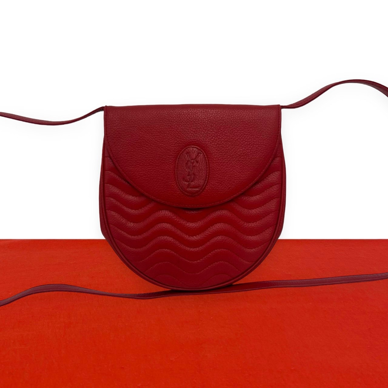YVES SAINT LAURENT イヴ・サンローラン YSL カサンドラロゴ レザー ショルダーバッグ レッド
 16548