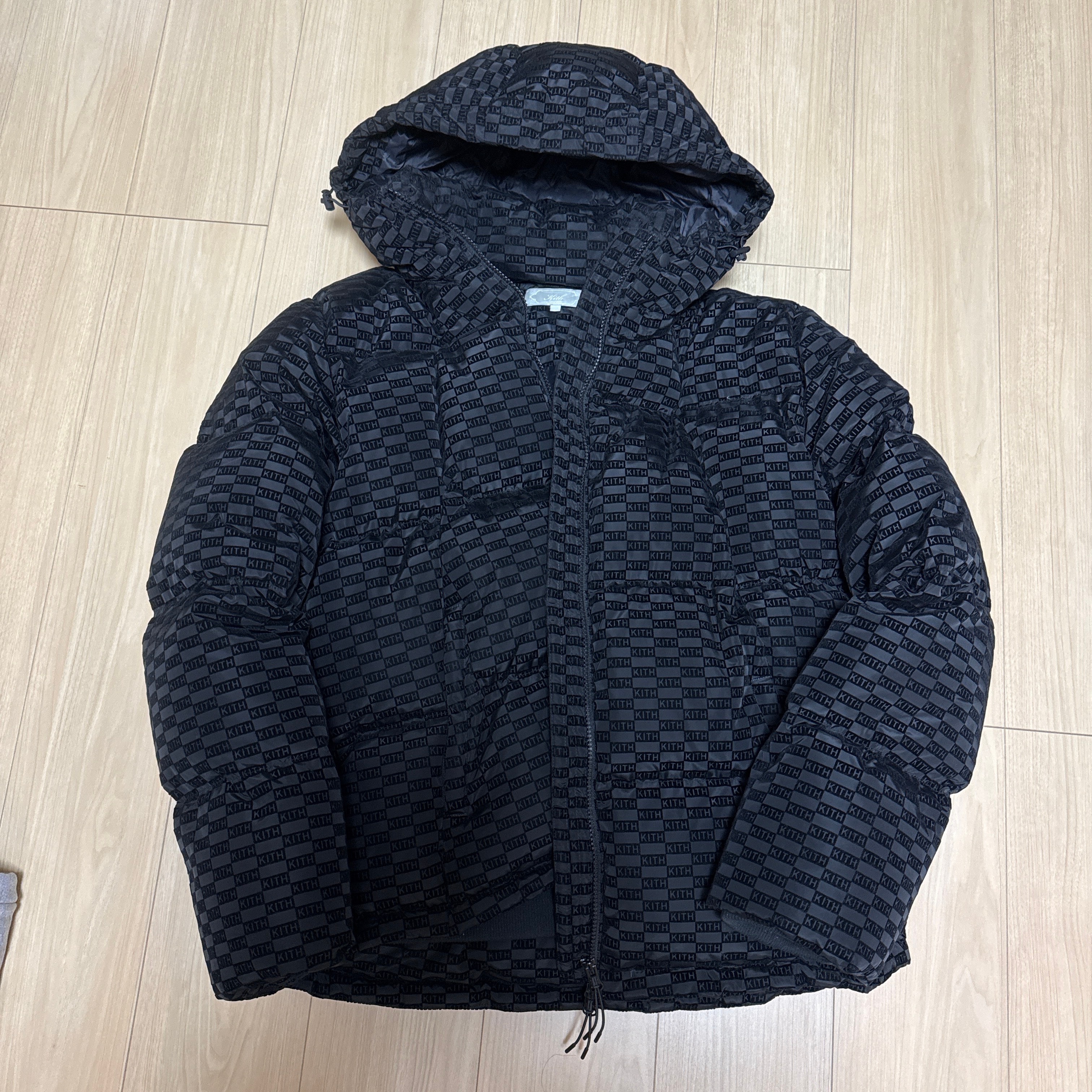 Kith Monogram Midi Puffer "Black"