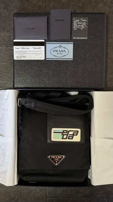 PRADA ナイロン ショルダーバッグ