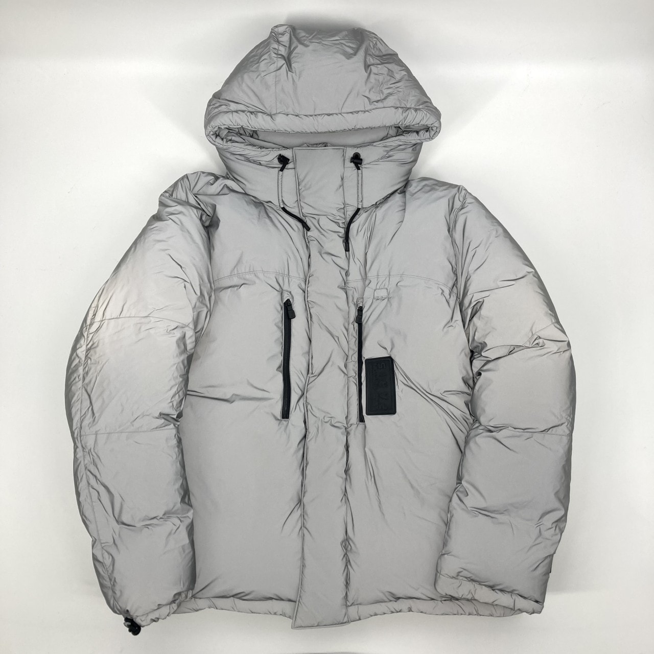 LOUIS VUITTON(ルイ・ヴィトン) 19SS リフレクティブ キルテッド ラバーロゴ スキー FR 50 ナイロン / ダウン HBG02EINO ダウンジャケット グレー