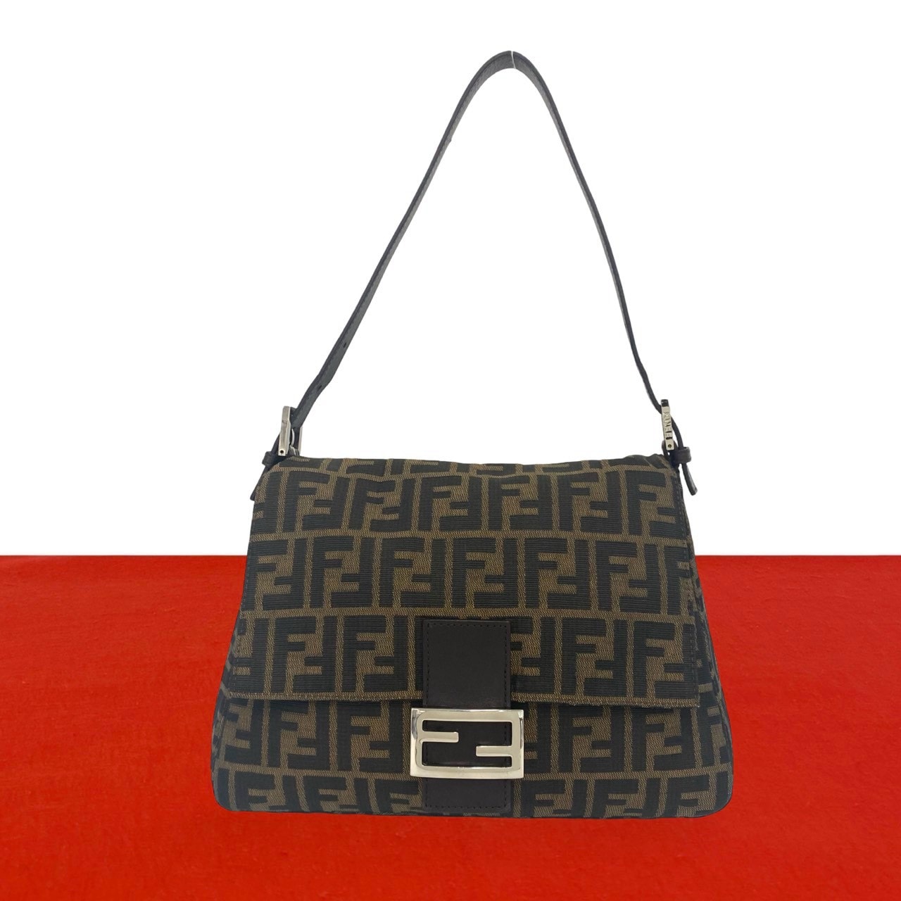 FENDI フェンディ マンマバケット ズッカ FF ロゴ 金具 キャンバス レザー ショルダーバッグ ブラウン
59946