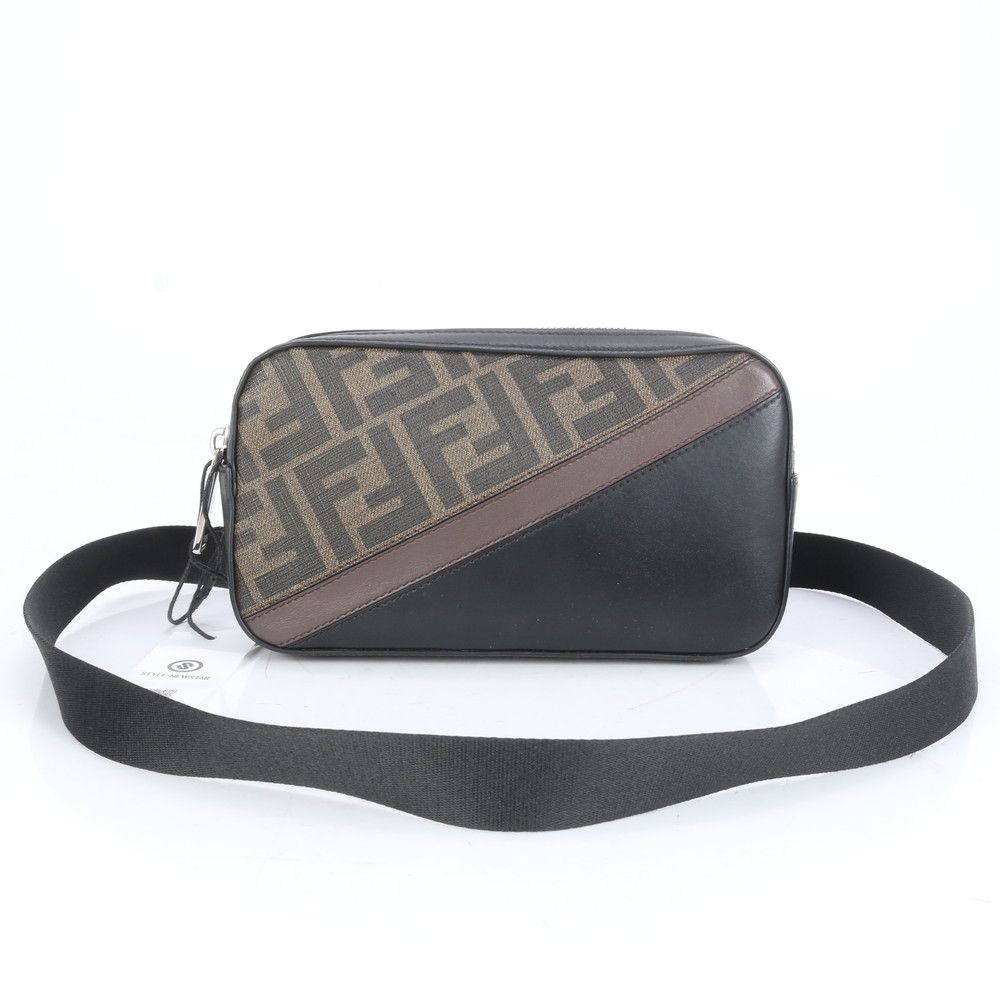 ■極美品 フェンディ ズッカカメラケース スモール 7M0285