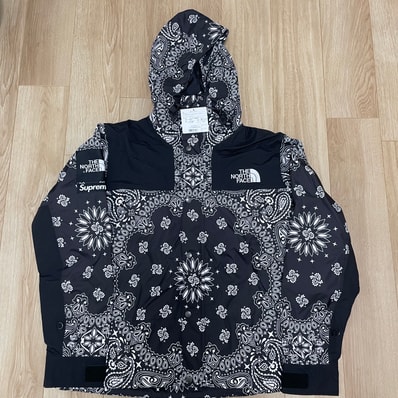Supreme The North Face Bandana Mountain Parka "Black"