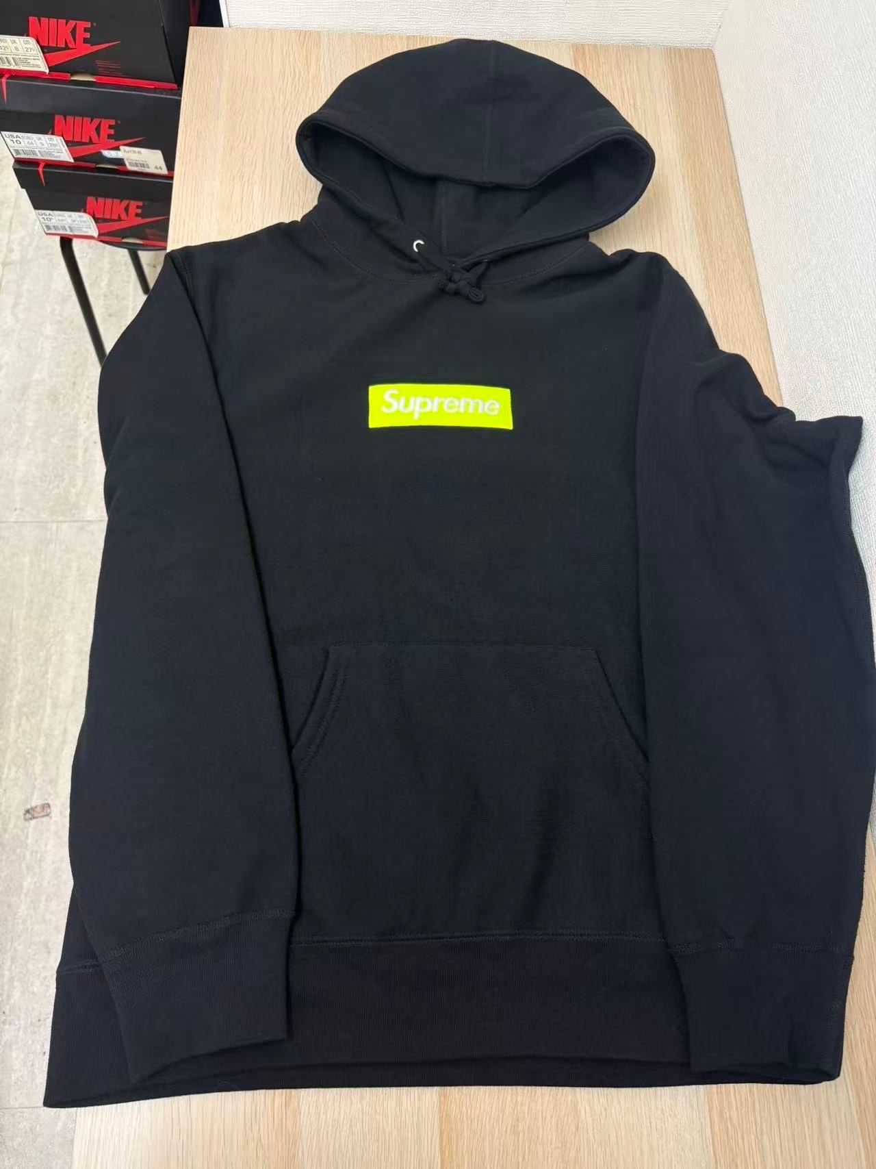 everyone J.30000 Throwie Back Logo Hoodie 