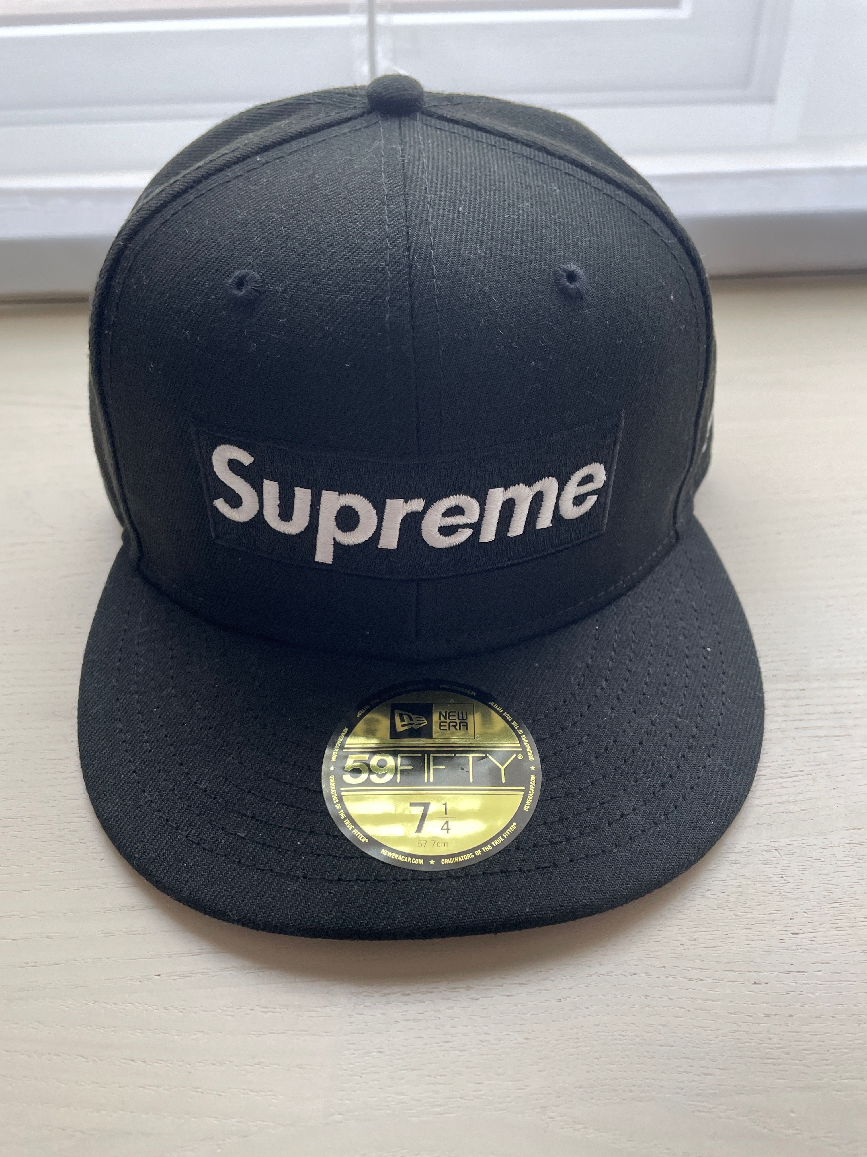 Supreme Champions Box Logo New Era® "Black"