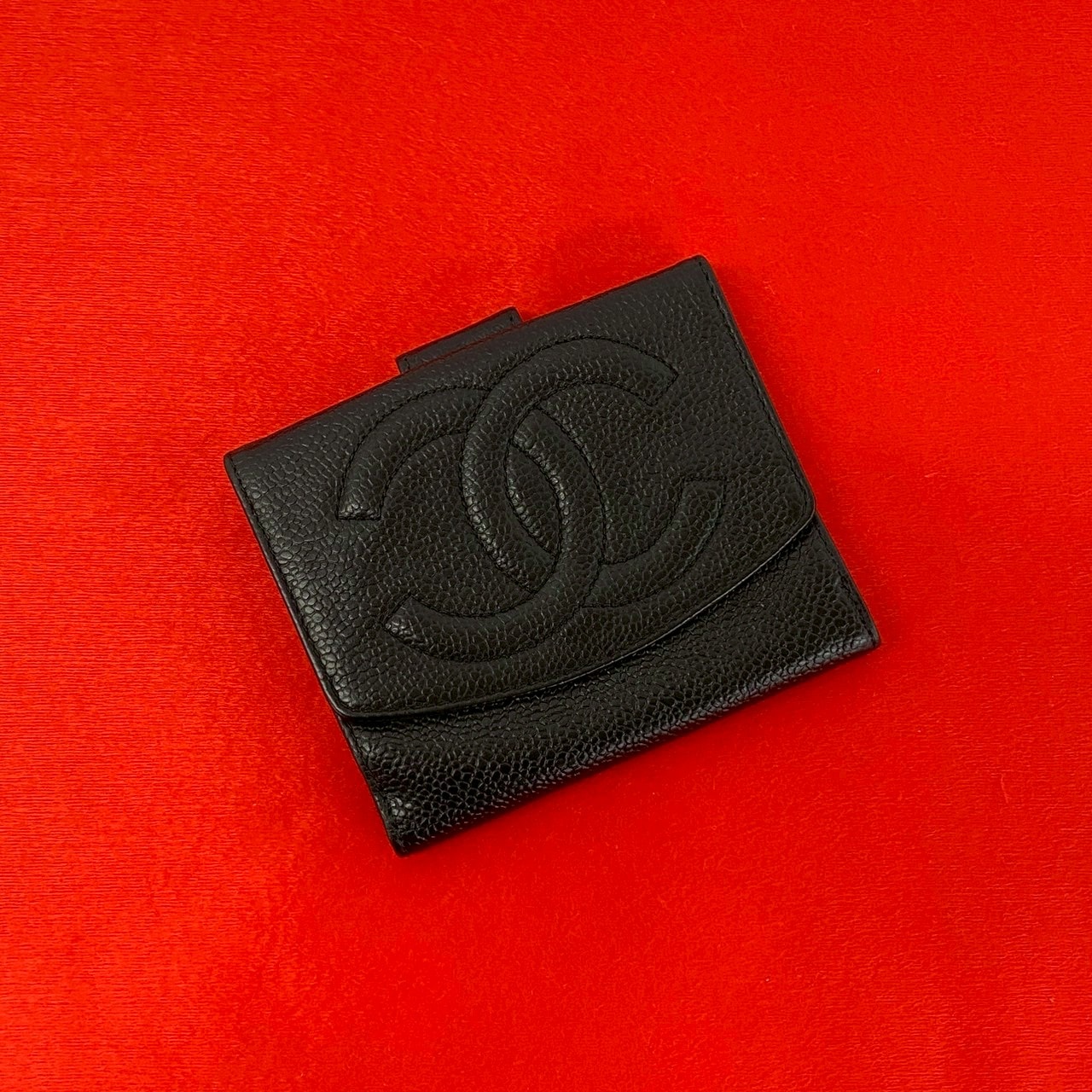 CHANEL シャネル ココマーク キャビアスキン 二つ折り財布 ブラック
 24551