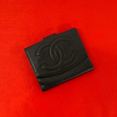 CHANEL シャネル ココマーク キャビアスキン 二つ折り財布 ブラック
24551