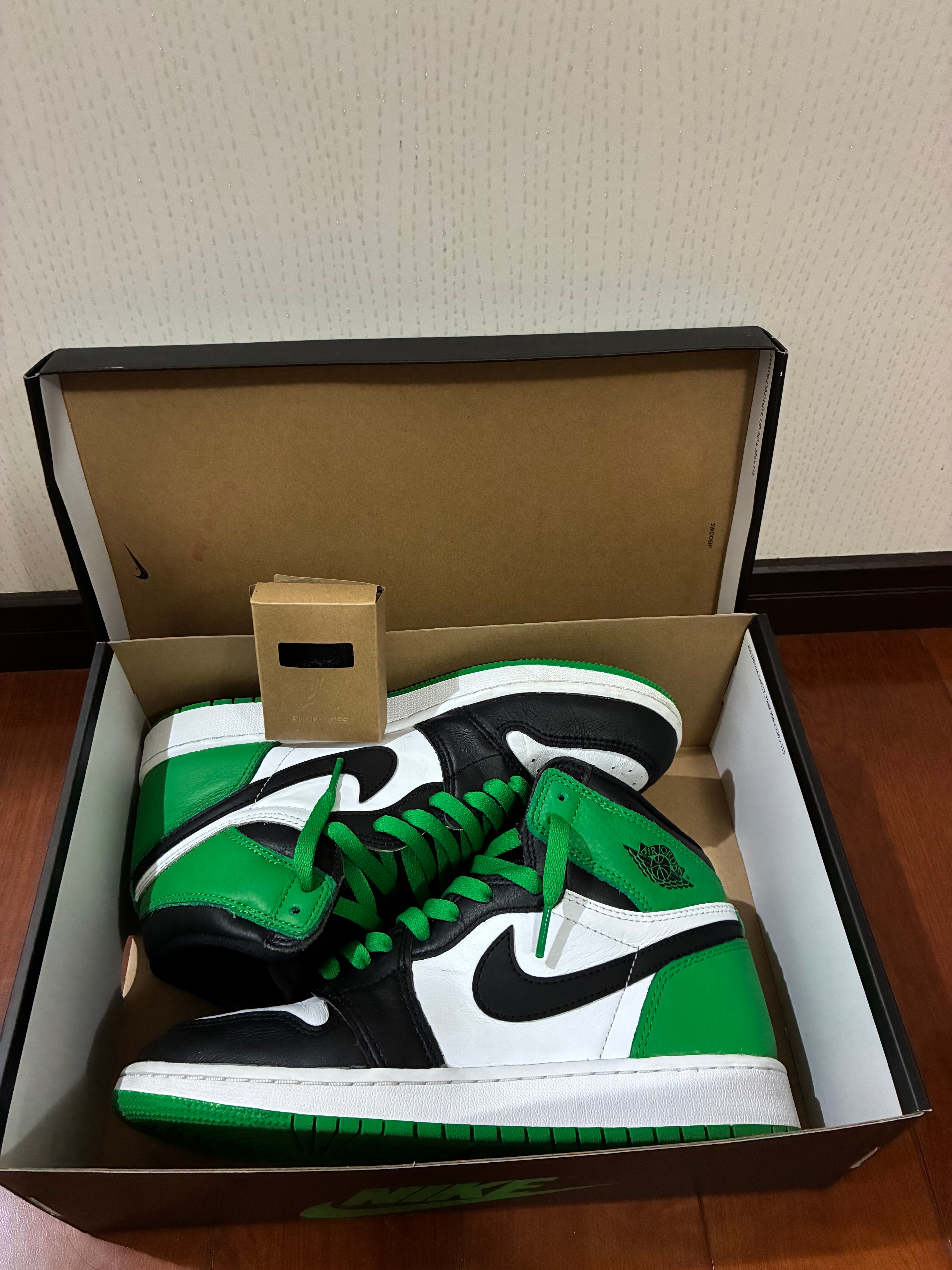 Nike Air Jordan 1 Retro High OG "Celtics/Black and Lucky Green" (2023)